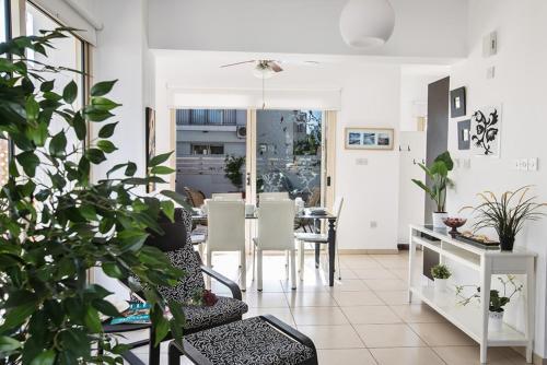 Протарас: Imagine Your Family Renting a Luxury Holiday Villa Close To Paralimni’S Main Attractions, Paralimni Villa 1288