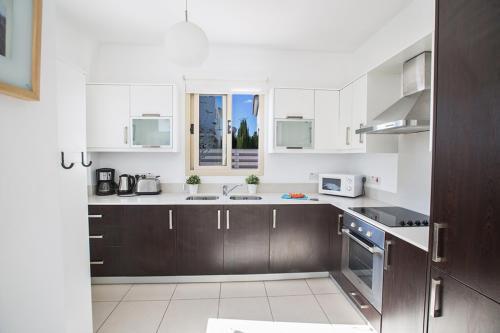 Протарас: Imagine Your Family Renting a Luxury Holiday Villa Close To Paralimni’S Main Attractions, Paralimni Villa 1288
