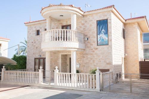 Imagine Your Family Renting a Luxury Holiday Villa Close To Paralimni’S Main Attractions, Paralimni Villa 1221 — фото 1
