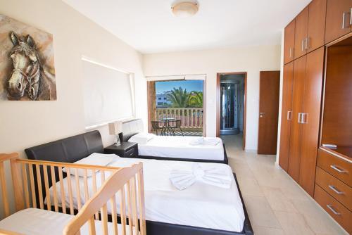 Паралимни: Imagine Your Family Renting a Luxury Holiday Villa Close To Paralimni’S Main Attractions, Paralimni Villa 1221
