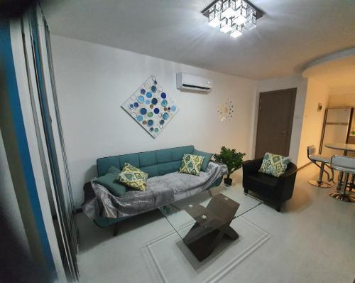 Паралимни: Luxury 2 Bed Apartment Next To the Beach