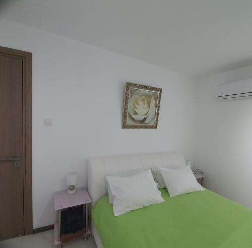 Паралимни: Luxury 2 Bed Apartment Next To the Beach