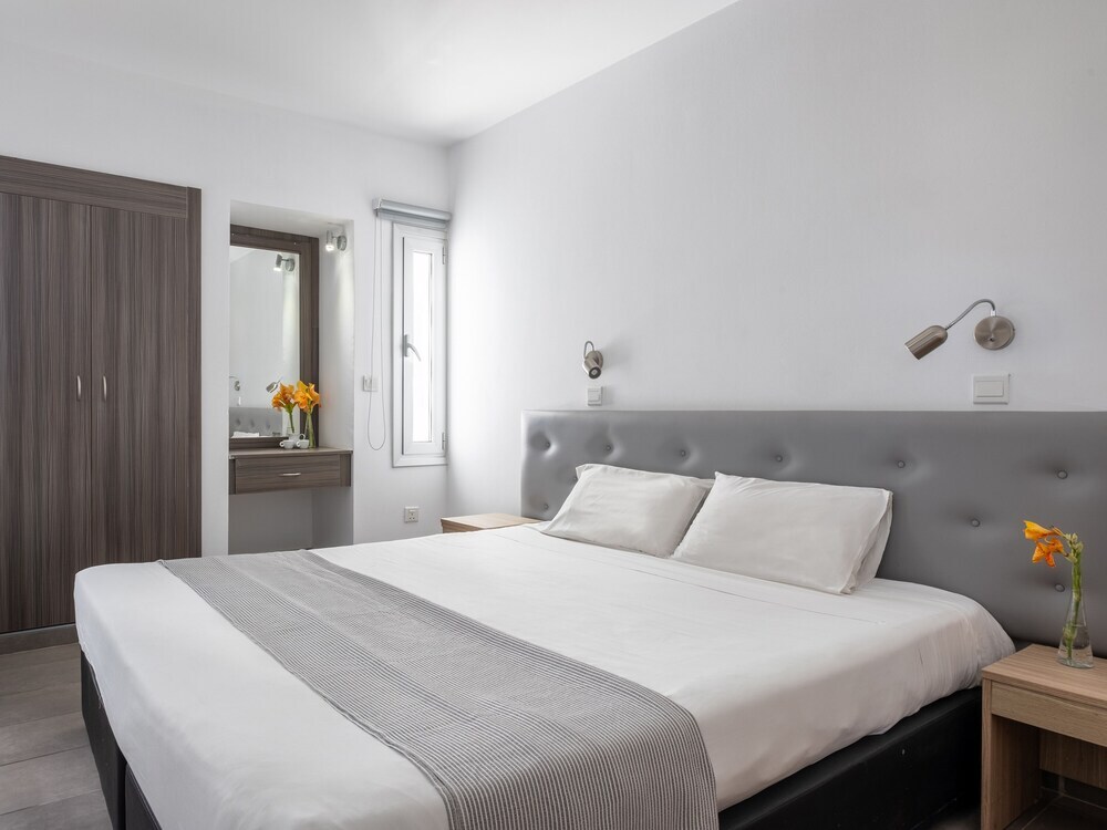 Sanders Rio Gardens - Nimble 1-bedroom Apartment With Shared Pool and Balcony — фото 1