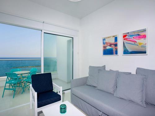 Агиос Тихонас: Flat 1 Bedroom 2 Bathrooms Agios Tychon