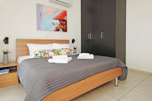 Паралимни: Mythicals Ground floor with garden 2 bed apartment