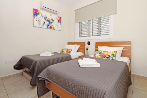 Паралимни: Mythicals Ground floor with garden 2 bed apartment