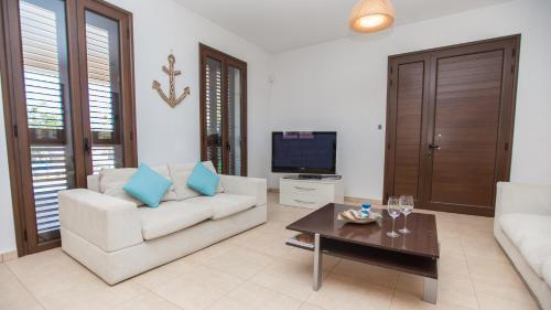 Протарас: Oceanview Villa 445