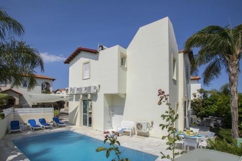 “Imagine Renting Your Own 5 Star Villa” Protaras Villa 15 — фото 1