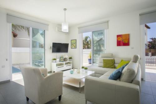 Протарас: “Imagine Renting Your Own 5 Star Villa” Protaras Villa 15