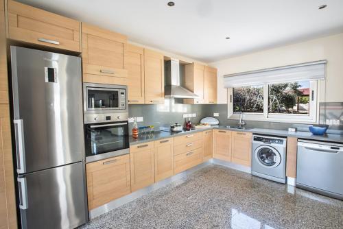Протарас: How to Rent Your Own Private Luxury Holiday Villa in Protaras for Less than Basic Hotel, Protaras Villa 1255