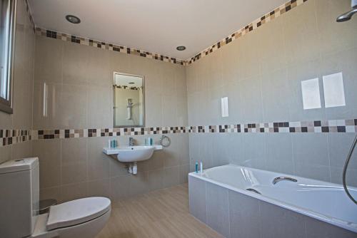 Протарас: How to Rent Your Own Private Luxury Holiday Villa in Protaras for Less than Basic Hotel, Protaras Villa 1255