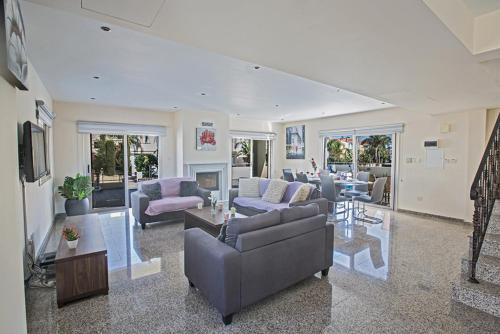 Протарас: How to Rent Your Own Private Luxury Holiday Villa in Protaras for Less than Basic Hotel, Protaras Villa 1255