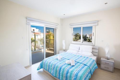 Протарас: How to Rent Your Own Private Luxury Holiday Villa in Protaras for Less than Basic Hotel, Protaras Villa 1255