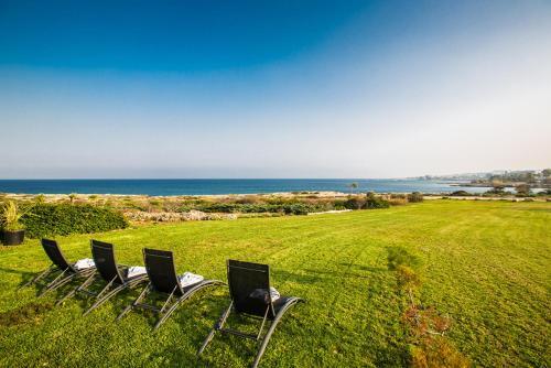 Протарас: Picture Relaxing Beside Your Private Pool in Protaras Reading Your Favourite Book, Protaras Villa 1252