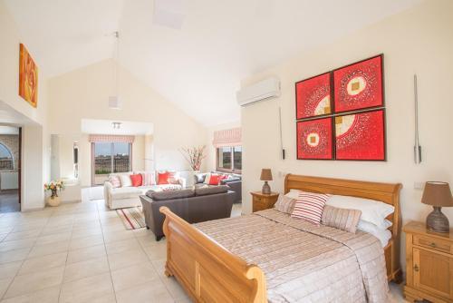 Паралимни: Rent Your Dream Holiday Villa in Paralimni And Look Forward To Relaxing Beside Your Private Pool, Paralimni Villa 1232