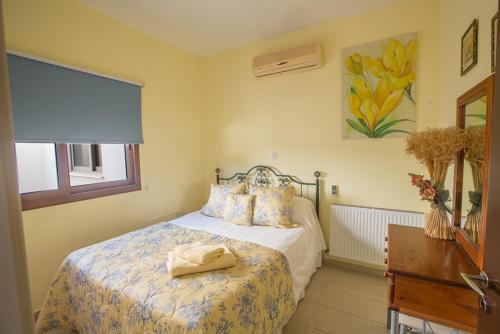 Паралимни: Rent Your Dream Holiday Villa in Paralimni And Look Forward To Relaxing Beside Your Private Pool, Paralimni Villa 1232