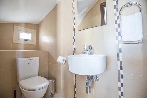 Протарас: The Ultimate 5 Star Holiday Villa in Protaras with Private Pool And Close To the Beach, Protaras Villa 1292