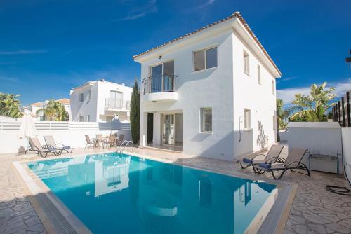 The Ultimate 5 Star Holiday Villa in Protaras with Private Pool And Close To the Beach, Protaras Villa 1292 — фото 1