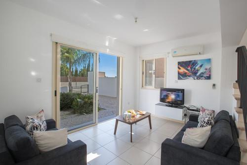 Протарас: The Ultimate 5 Star Holiday Villa in Protaras with Private Pool And Close To the Beach, Protaras Villa 1292