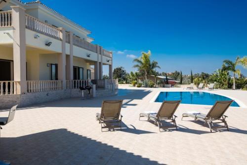The Ultimate 5 Star Holiday Villa in Protaras with Private Pool And Close To the Beach, Protaras Villa 1300 — фото 1