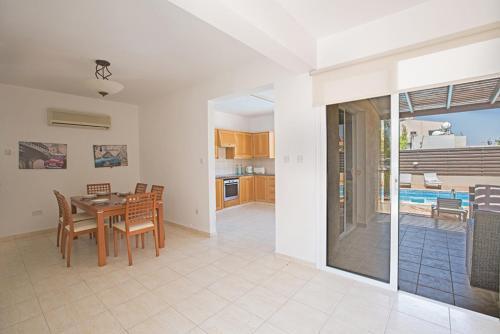 Протарас: The Ultimate 5 Star Holiday Villa in Protaras with Private Pool And Close To the Beach, Protaras Villa 1316