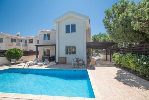 Протарас: The Ultimate 5 Star Holiday Villa in Protaras with Private Pool And Close To the Beach, Protaras Villa 1316