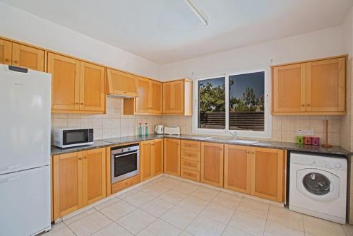 Протарас: The Ultimate 5 Star Holiday Villa in Protaras with Private Pool And Close To the Beach, Protaras Villa 1316