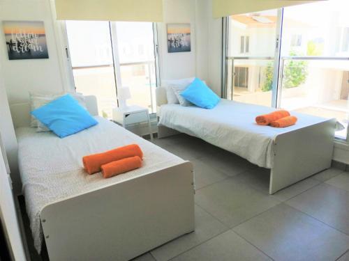 Перволия: Colonial Beach Villa 33