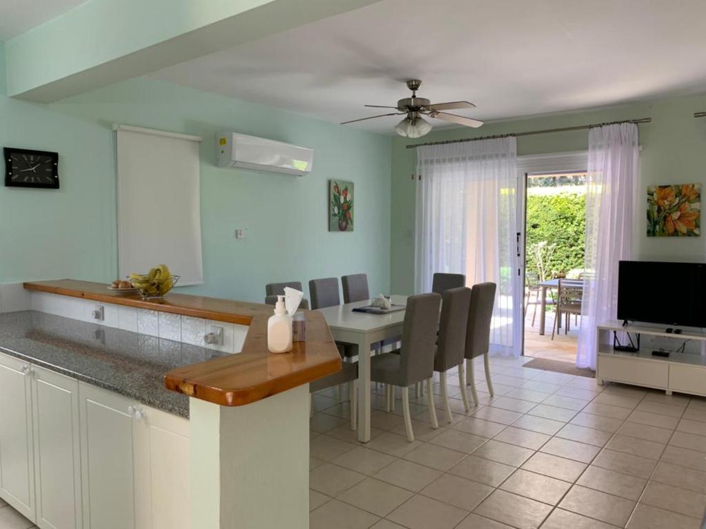 Пафос: Modern, stylish 4-bedroom villa - Limnaria Villas