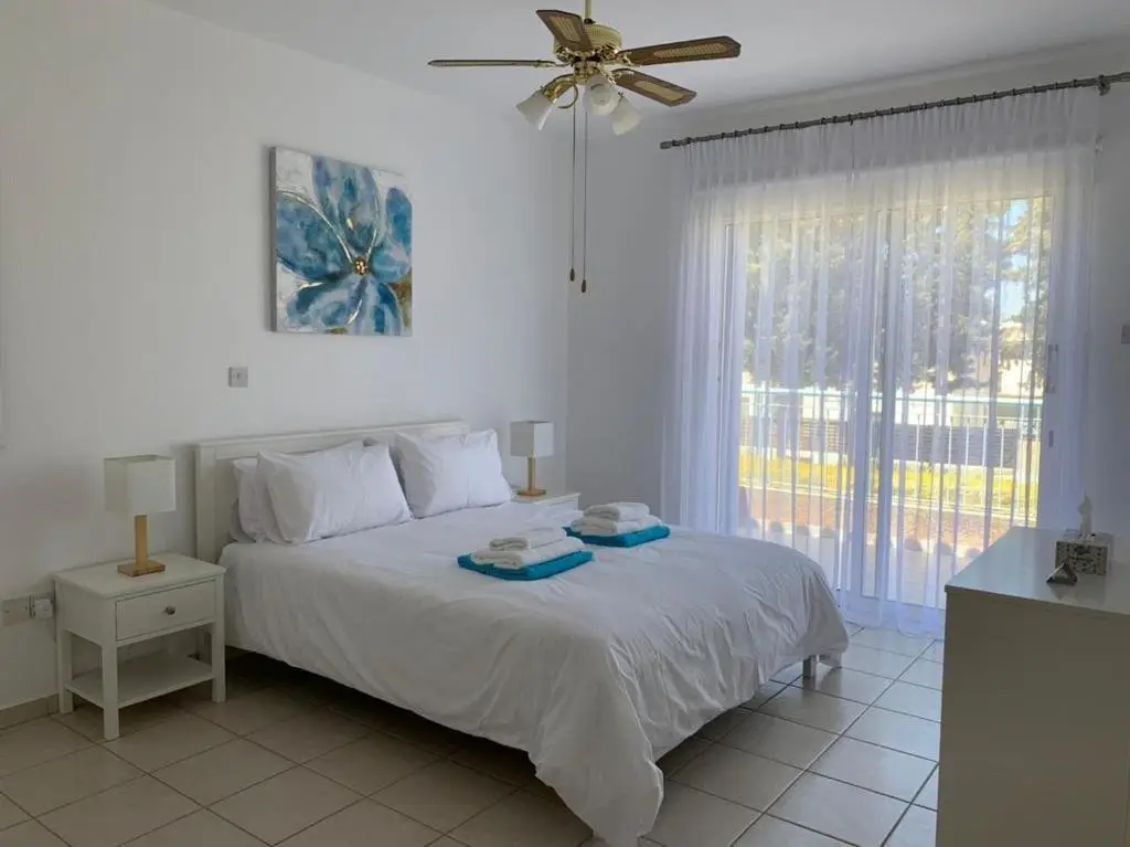 Пафос: Modern, stylish 4-bedroom villa - Limnaria Villas