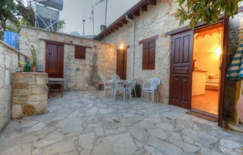 Лофу: Guest House 2 Bedrooms 1 Bathroom Lofou