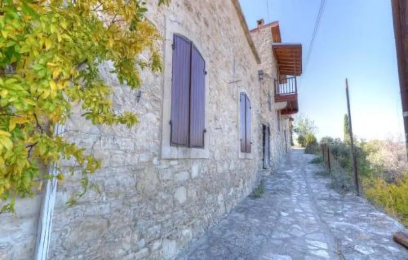 Лофу: Guest House 2 Bedrooms 1 Bathroom Lofou