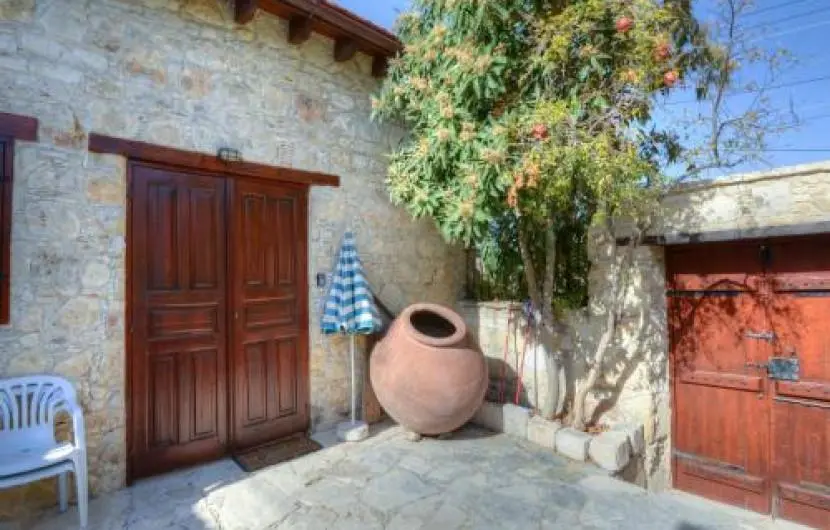 Лофу: Guest House 2 Bedrooms 1 Bathroom Lofou
