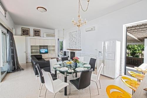 Айя-Напа: Holiday Home 4 Bedrooms 1 Bathroom Ayia Napa