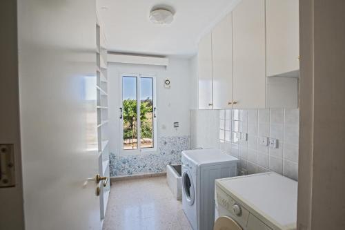 Айя-Напа: Holiday Home 4 Bedrooms 1 Bathroom Ayia Napa