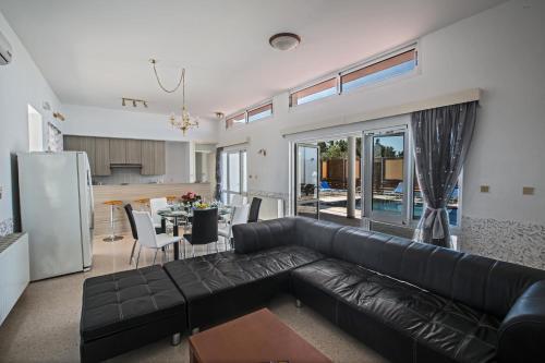 Айя-Напа: Holiday Home 4 Bedrooms 1 Bathroom Ayia Napa