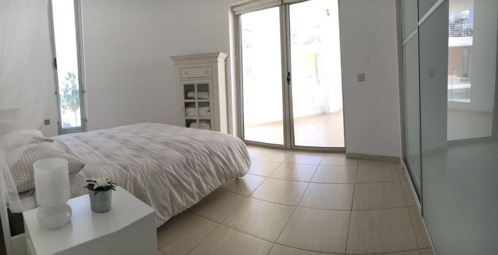 Ларнака: 3b Pool Penthouse private hot tub - Larnaca center