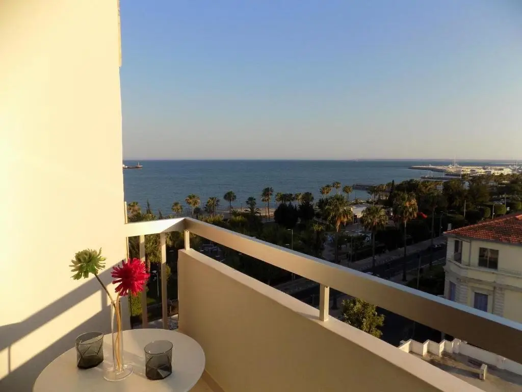 2b Boutique Seafront Apartment Olympic Beach — фото 1