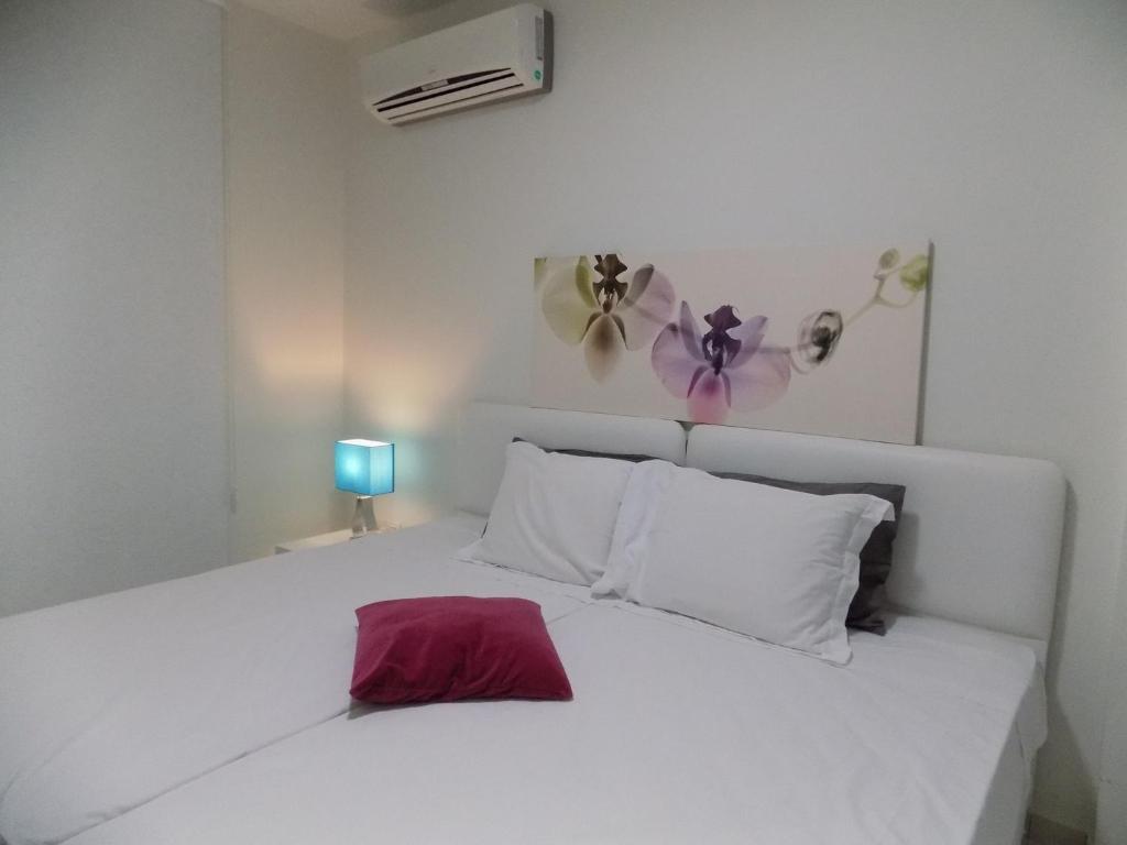 Лимассол: 2b Boutique Seafront Apartment Olympic Beach