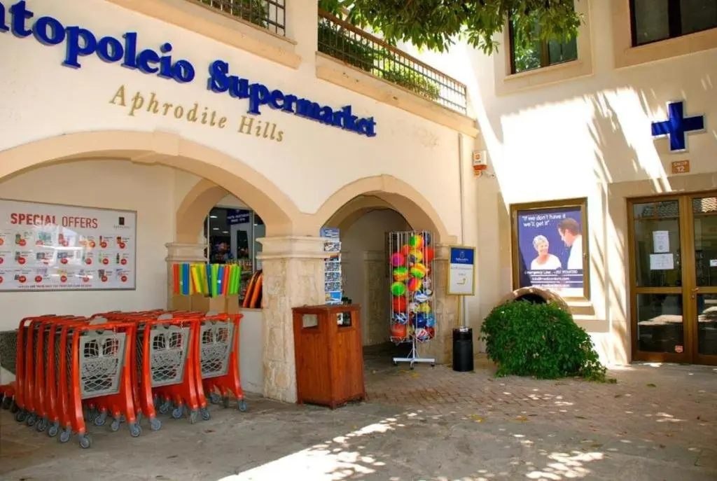 Куклия: 2 bedroom Apartment Kalypso with private garden, Aphrodite Hills Resort