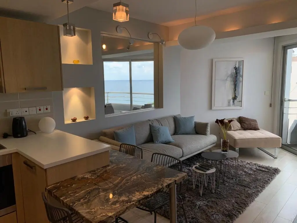 Гермасойя: 1b Beachront Pool & Gym apt - Ermitage beach