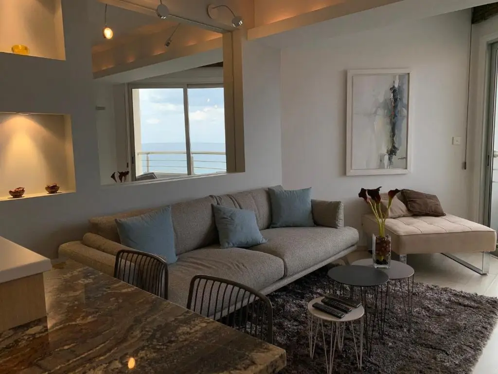 1b Beachront Pool & Gym apt - Ermitage beach — фото 1