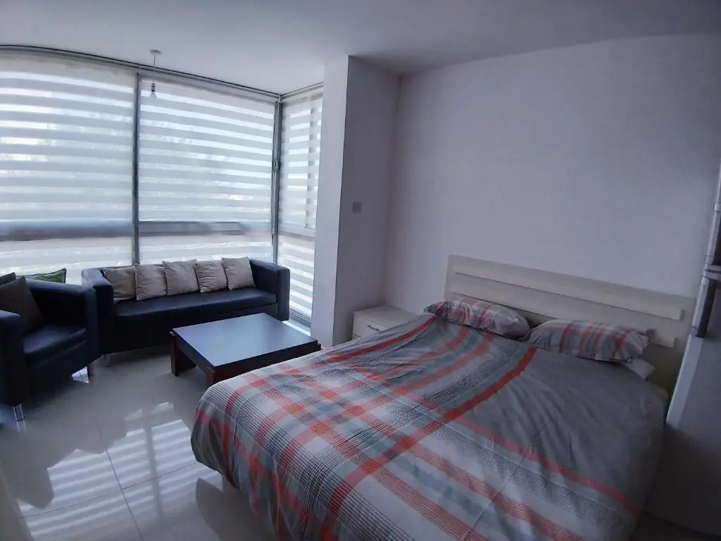 Кирения: Central Girne Studio Flat with Rooftop Pool