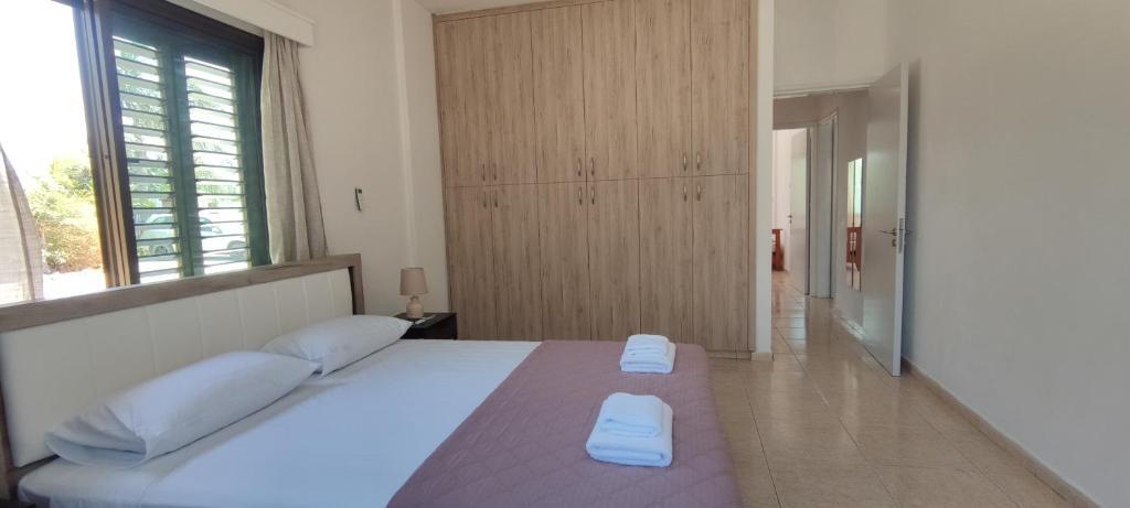 Полис Хрисохус: Oasis Nature Almond House