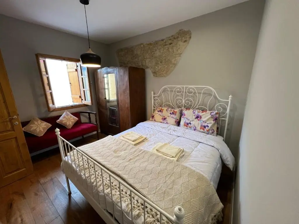Какопетрия: Eftis - Renovated Traditional House
