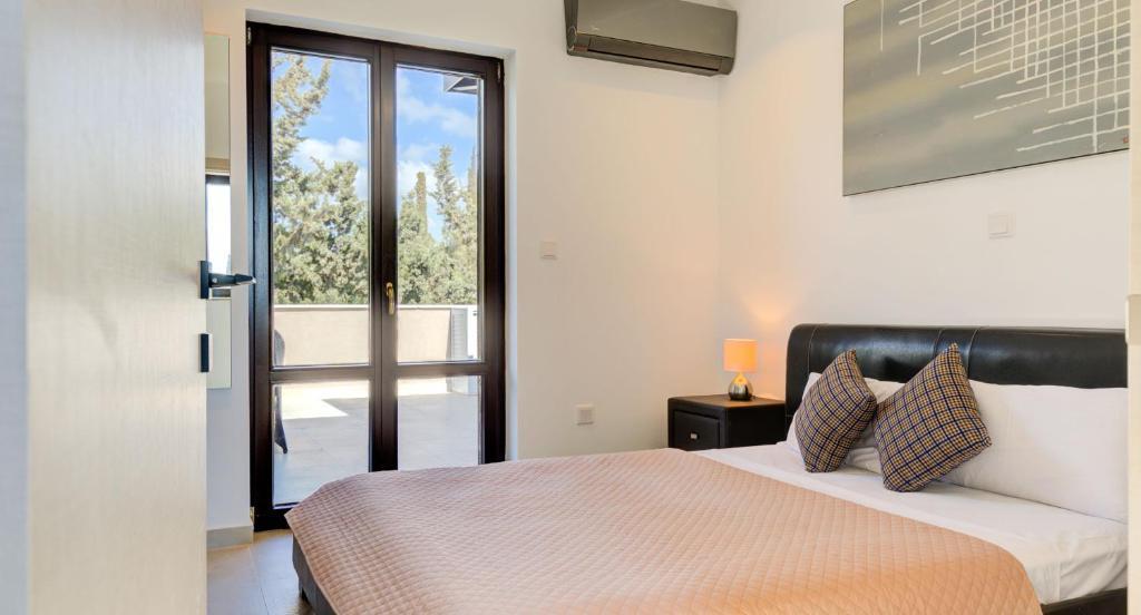Куклия: Villa Delphin 375 Fantastic villa with amazing outside space, Aphrodite Hills