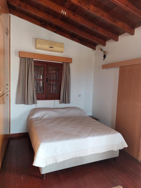 Стени: Steni Traditional Studio Apartment