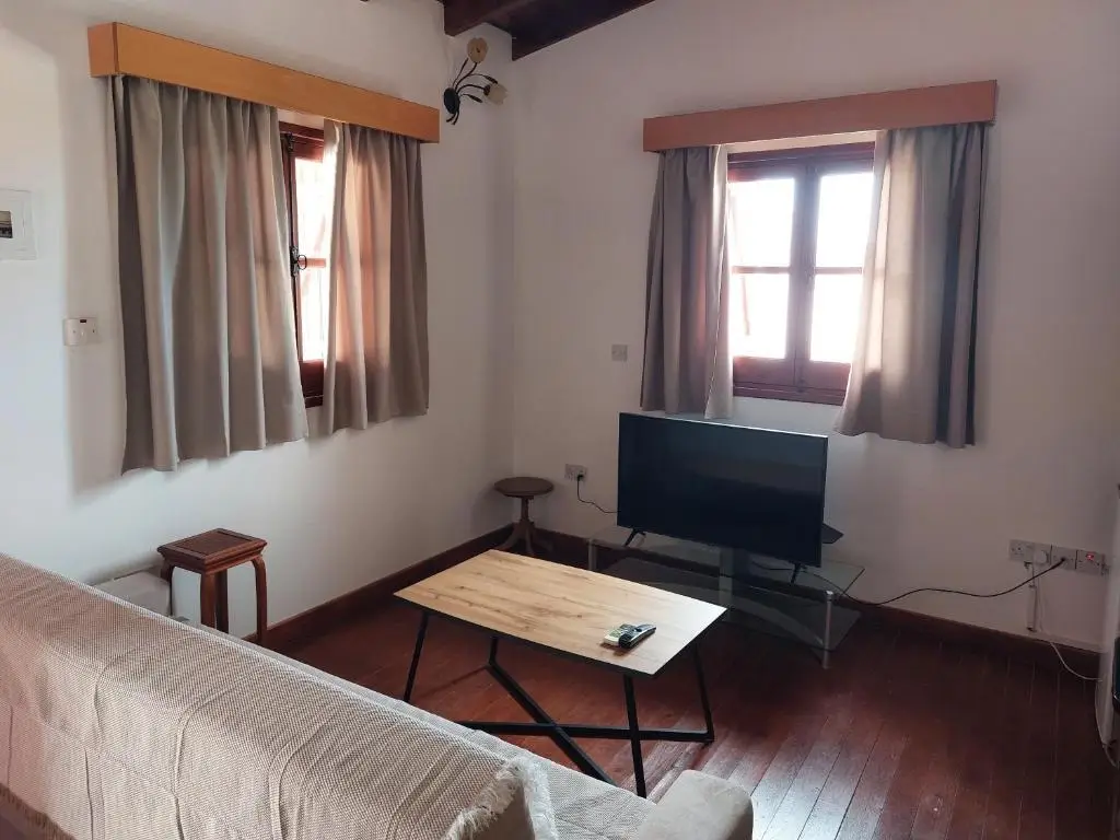 Стени: Steni Traditional Studio Apartment
