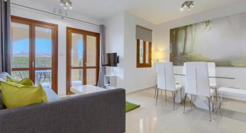 Куклия: Flat 3 Bedrooms 2 Bathrooms Kouklia