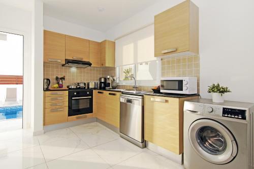 Айя-Напа: Holiday Home 3 Bedrooms 1 Bathroom Ayia Napa